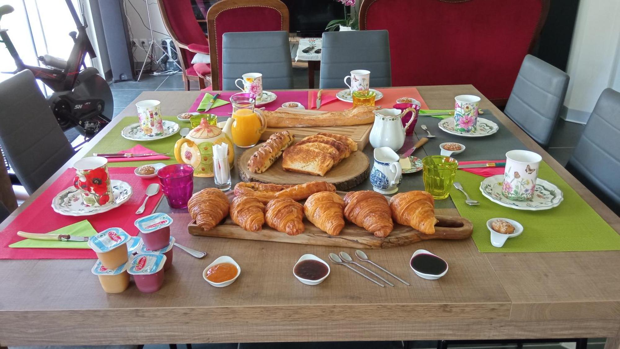 Noyers  Chantilly ,Petit Dejeuner Et Table D'Hotes Possible מראה חיצוני תמונה