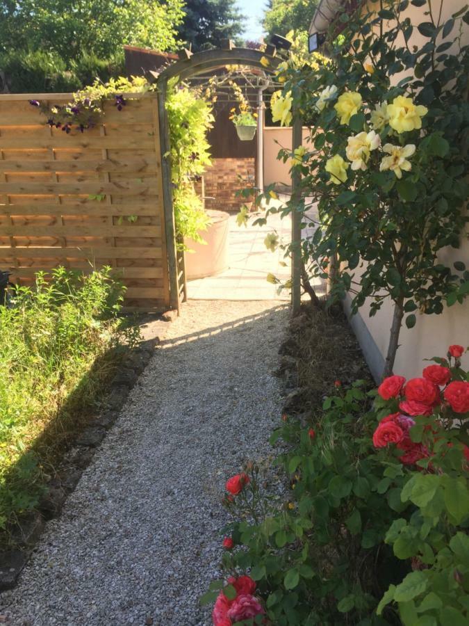 Noyers  Chantilly ,Petit Dejeuner Et Table D'Hotes Possible מראה חיצוני תמונה