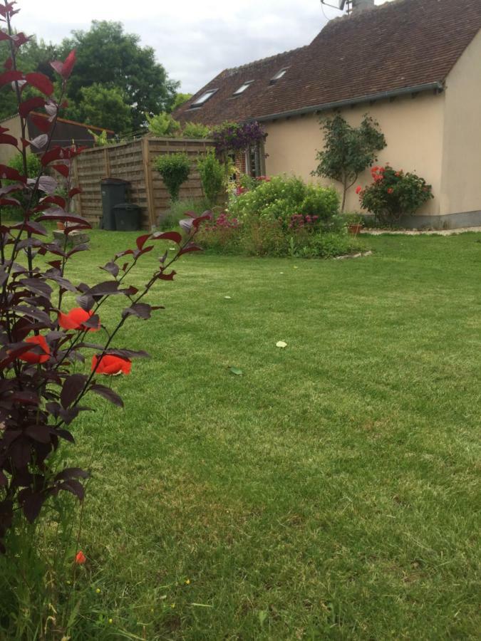 Noyers  Chantilly ,Petit Dejeuner Et Table D'Hotes Possible מראה חיצוני תמונה
